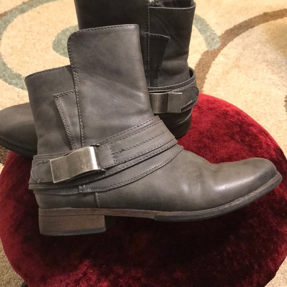 SOLD❣️❤️💥UNR8ED Gray Boots💥❤️ - Picture 2 of 9